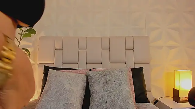 Snapshot of scarlettadams__ chatting on December 15, 2025, 11:58 am scarlettadams online show from December 15, 2025, 11:58 am