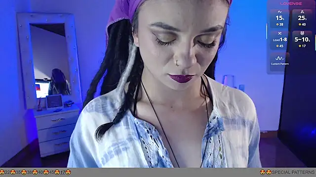 elapetitie online show from November 11, 2025, 5:40 am