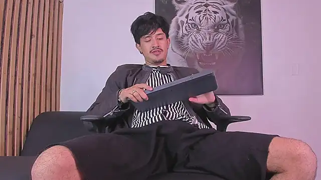 DimitriDeluxe online show from October 7, 2025, 7:33 pm