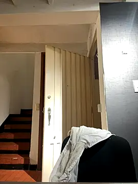 Emily Rivers  online show from October 6, 2025, 1:19 pm