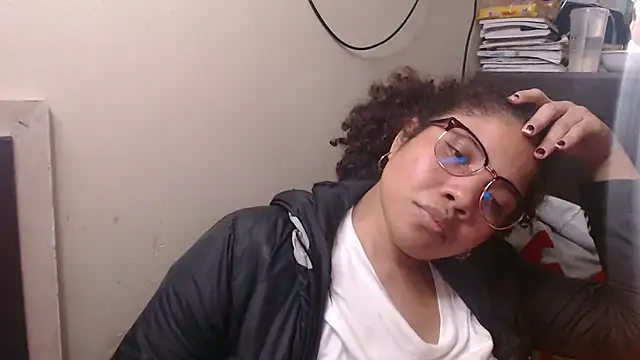 madelene online show from February 18, 2025, 1:32 am