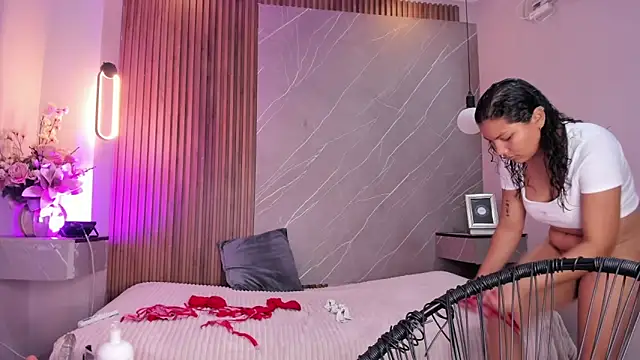 emma  rose1 online show from November 3, 2025, 2:24 am