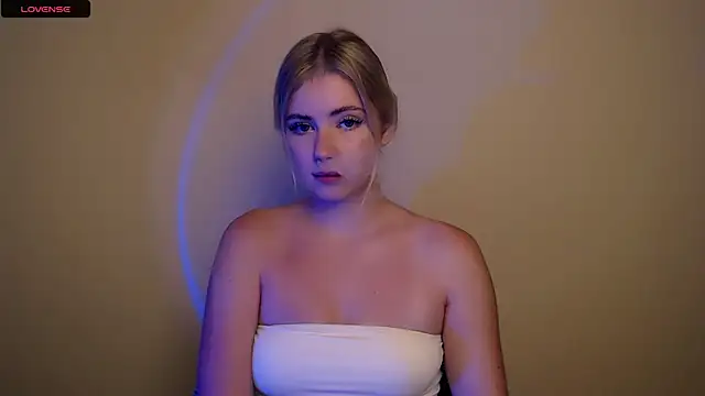 AliceHotty  online show from October 28, 2025, 1:58 pm