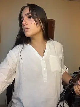 Snapshot of MiaRousexxx_ chatting on November 11, 2025, 10:10 pm MiaRousexxx online show from November 11, 2025, 10:10 pm