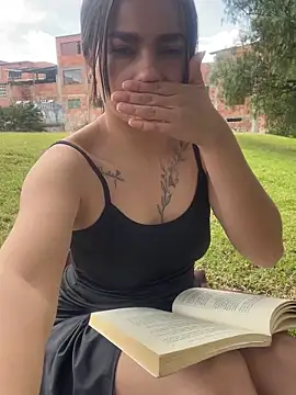 Snapshot of MiaRousexxx_ chatting on November 19, 2025, 5:35 pm MiaRousexxx online show from November 19, 2025, 5:35 pm