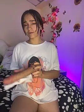 Snapshot of MiaRousexxx_ chatting on November 28, 2025, 12:35 am MiaRousexxx online show from November 28, 2025, 12:35 am