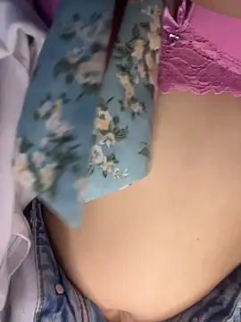 Snapshot of MiaRousexxx_ chatting on December 4, 2025, 11:24 pm MiaRousexxx online show from December 4, 2025, 11:24 pm