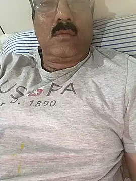 moonflower25 online show from November 16, 2025, 6:13 pm