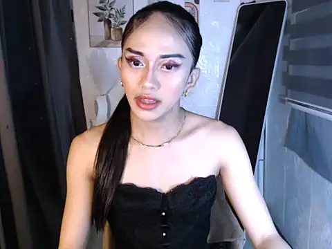 LauraSoHot online show from September 24, 2025, 5:16 pm