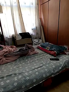 huanhuanaaaaa online show from December 4, 2025, 4:44 am