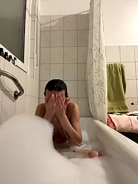 Emilia Mausi online show from December 15, 2025, 8:13 pm