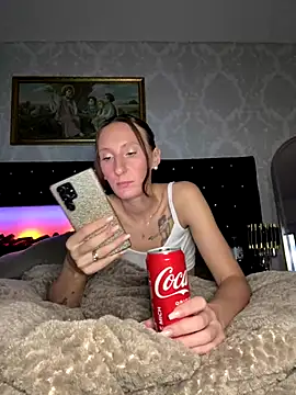 Emilia Mausi online show from December 17, 2025, 8:04 pm