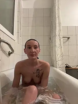 Emilia Mausi online show from April 8, 2026, 7:14 pm