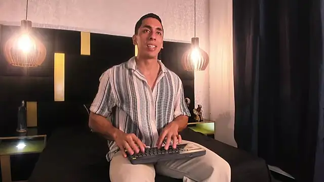 Lucio  Fox online show from April 19, 2026, 12:26 pm