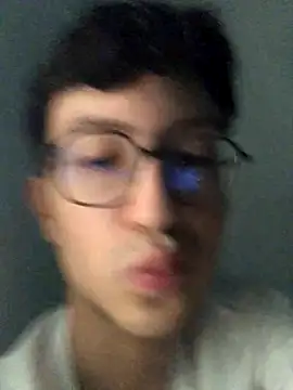 Snapshot of Kevintdx chatting on November 3, 2025, 9:05 pm Kevintdx online show from November 3, 2025, 9:05 pm