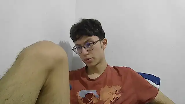 Snapshot of Kevintdx chatting on November 12, 2025, 10:09 pm Kevintdx online show from November 12, 2025, 10:09 pm