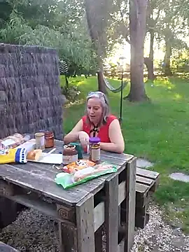 Feelineducentre online show from September 19, 2025, 3:56 pm