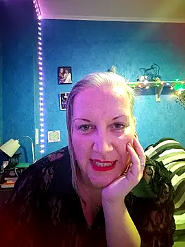 Feelineducentre online show from November 16, 2025, 8:03 pm