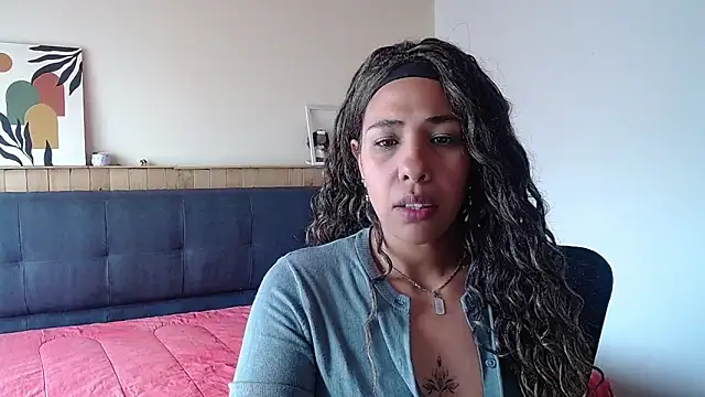 IVONNE COLLINS33 online show from September 26, 2025, 3:38 pm