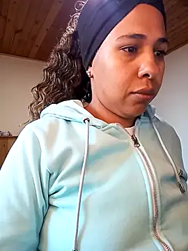 IVONNE COLLINS33 online show from February 9, 2026, 10:58 pm