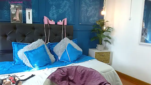 zohet kriss online show from March 25, 2026, 1:50 pm