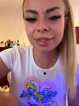 SerraVondeee online show from October 5, 2025, 2:15 pm