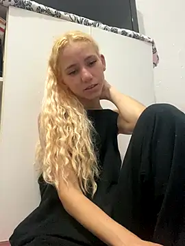 Bruna551 online show from October 19, 2025, 5:02 pm