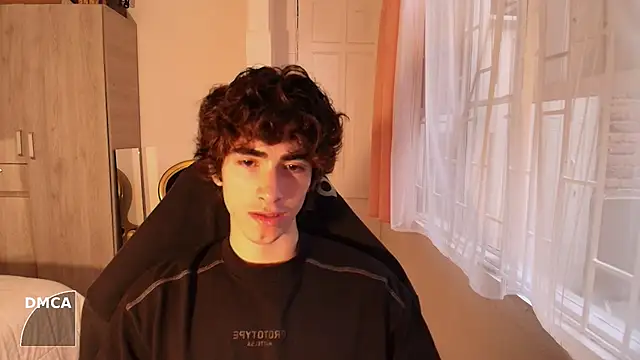 Nude Boy18 online show from September 27, 2025, 10:15 pm