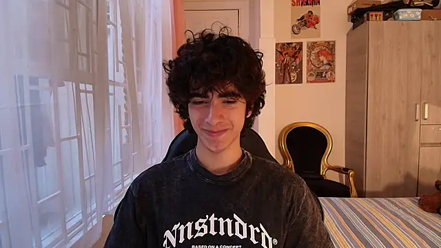 Nude Boy18 online show from November 1, 2025, 10:12 pm