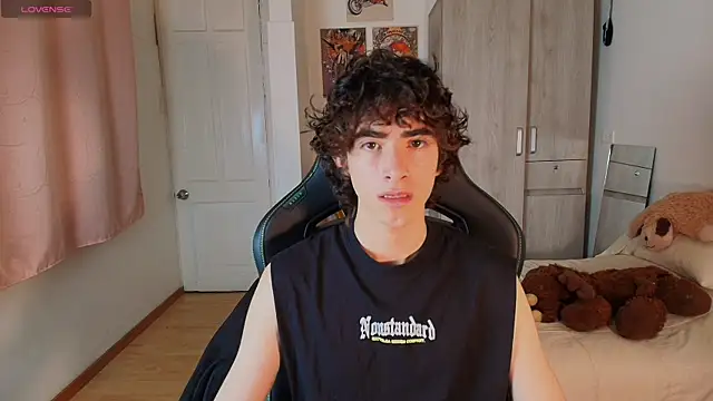 Nude Boy18 online show from December 1, 2025, 2:38 am