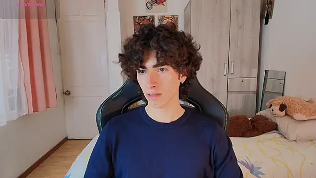 Nude Boy18 online show from January 6, 2026, 8:23 pm