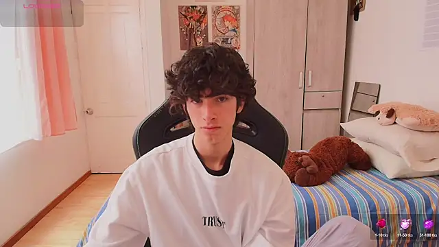 Nude Boy18 online show from April 9, 2026, 6:02 pm