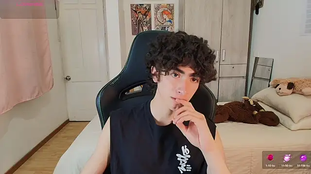 Nude Boy18 online show from April 21, 2026, 11:18 pm