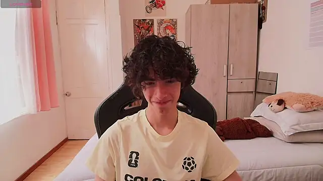 Nude Boy18 online show from May 24, 2026, 6:46 pm