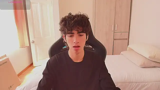 Nude Boy18 online show from June 3, 2026, 6:24 pm