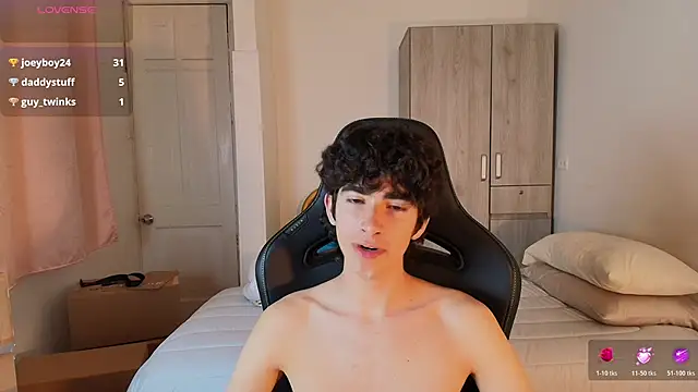 Nude Boy18 online show from June 4, 2026, 6:30 am