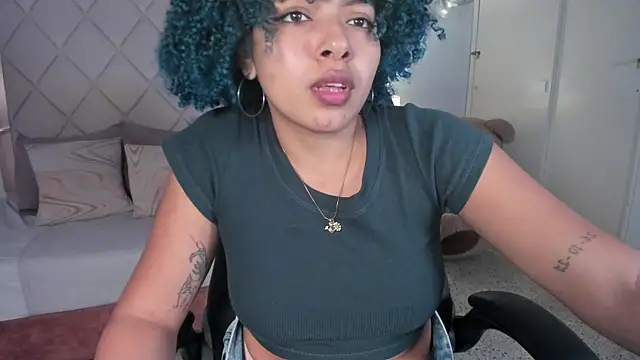 momo ayasse online show from November 24, 2025, 10:20 pm