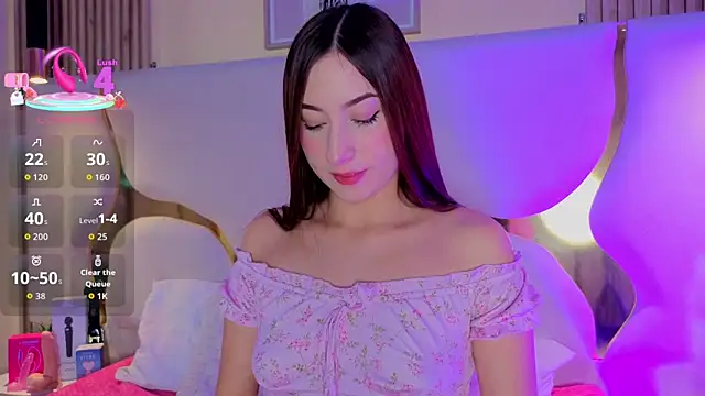 SofiJones  online show from January 5, 2026, 9:40 pm