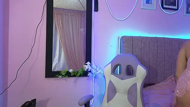 MiSofialeal online show from September 23, 2025, 7:39 pm