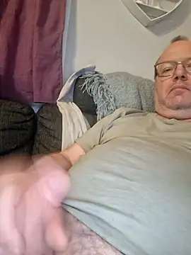 pettson72 online show from April 21, 2026, 8:34 pm