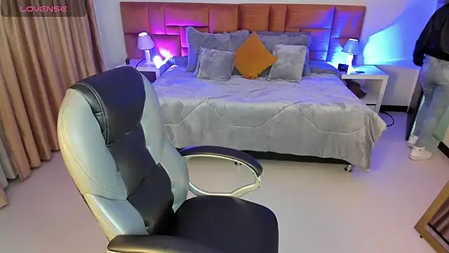 Catti Brie online show from September 10, 2025, 11:32 am