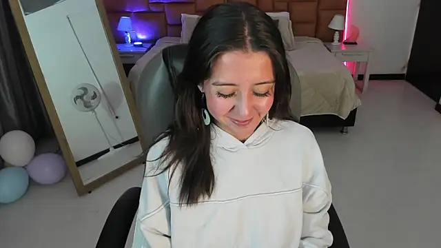 Catti Brie online show from April 22, 2026, 11:23 am