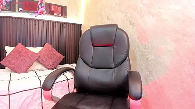 dark  nymph online show from September 17, 2025, 12:29 pm