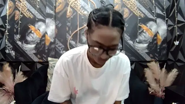 Snapshot of Lilmisbaddyxxx chatting on October 6, 2025, 5:43 pm Lilmisbaddyxxx online show from October 6, 2025, 5:43 pm