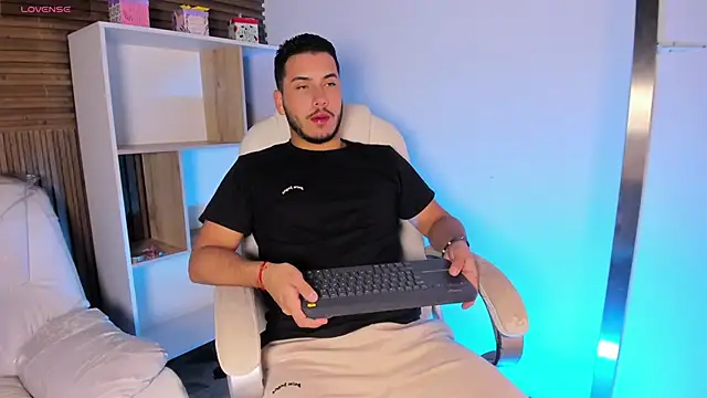 Axel grey  online show from October 3, 2025, 12:24 pm