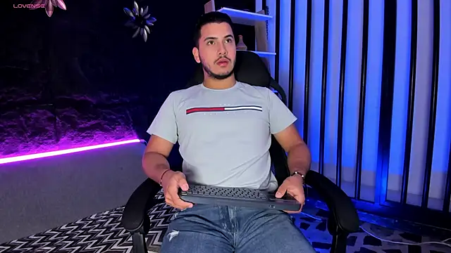 Axel grey  online show from December 18, 2025, 12:22 pm