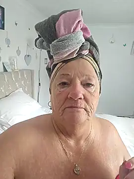 Angeldelightt online show from October 31, 2025, 12:17 pm