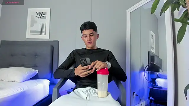 Tylerffoxx online show from September 22, 2025, 9:17 pm