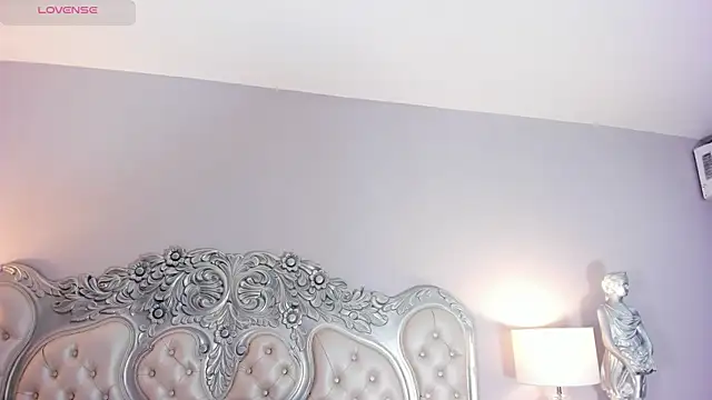 CarolineLee  online show from December 18, 2025, 10:38 pm