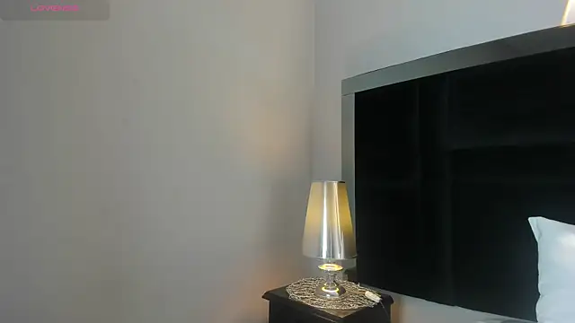 CarolineLee  online show from March 26, 2026, 10:37 pm